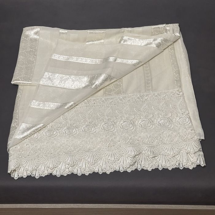 Белая тюль с орнаментом