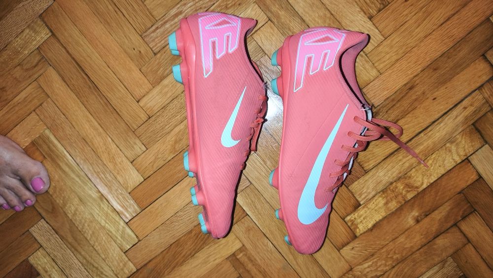 Crampoane Nike măr 40