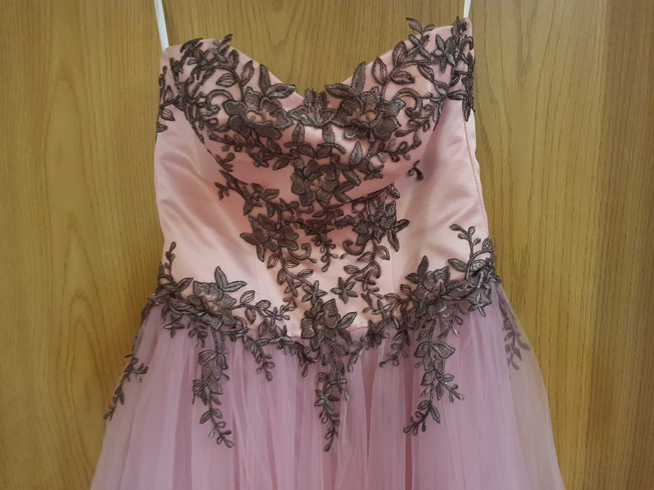 Rochie de nuntă trandafiriu,tull si broderie,marimea 38