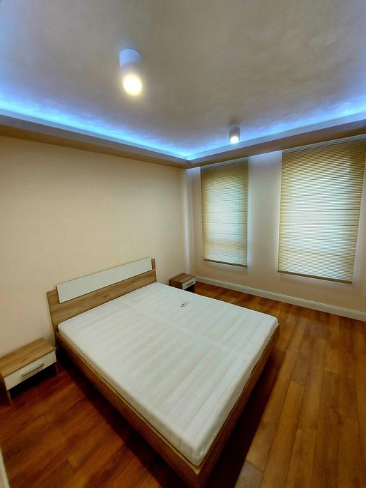 Дава се под наем Тристаен апартамент в Бургас, Център - 120 кв.м за 1224 € - Снимка #2