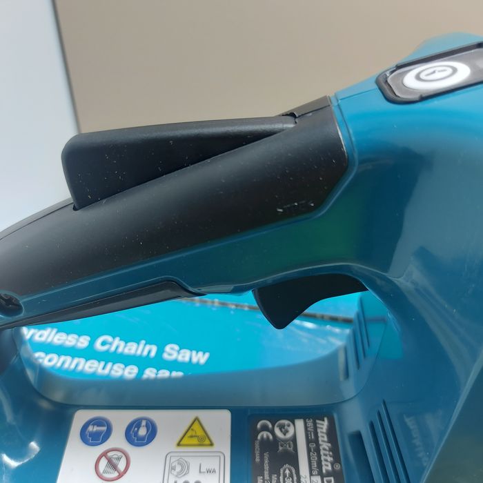 Акумулаторна резачка Makita DUC353Z