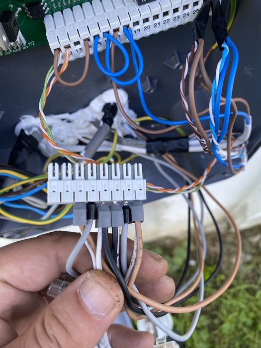 Reparatii service automatizari de porti