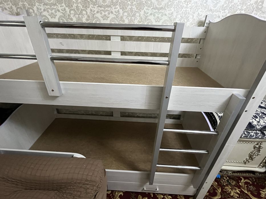 Детская двухэтажная кровать