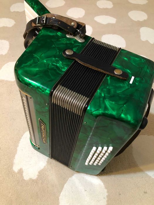 Acordeon Weltmeister 32 bași