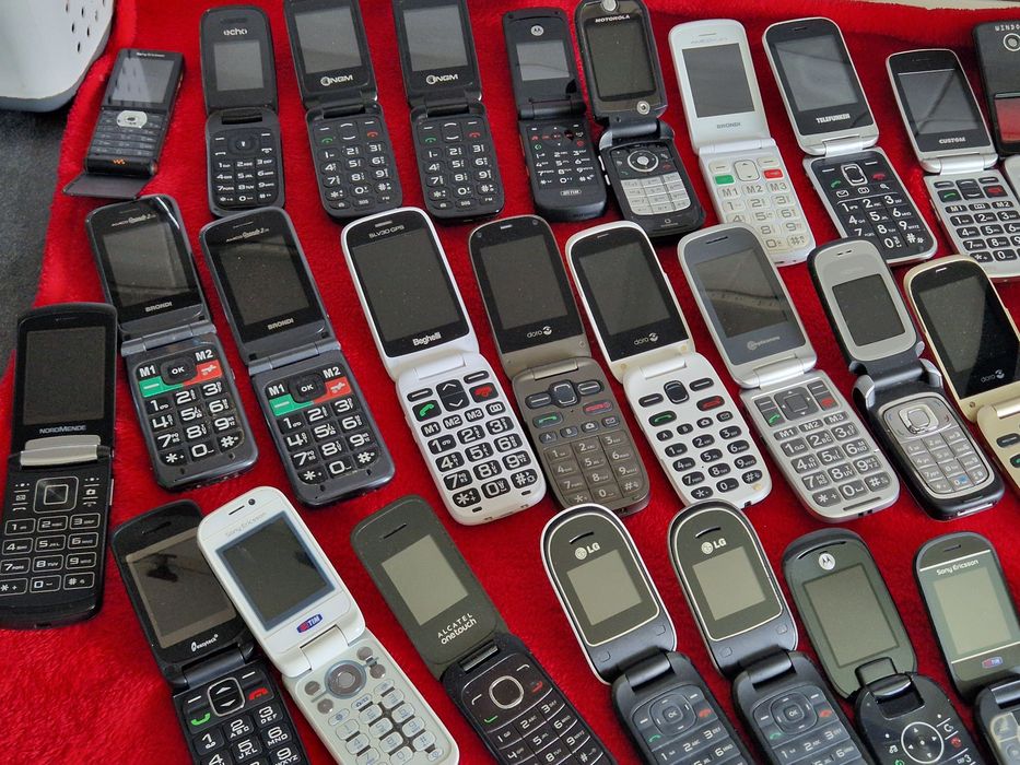 Telefon cu clapeta  perfect funcțional.  Pret/ bucata si in funcție de model