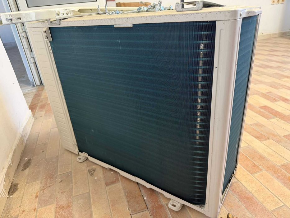 Aer condiționat Hisense 24000 BTU Inverter Wi-Fi – complet, stare foarte bună
