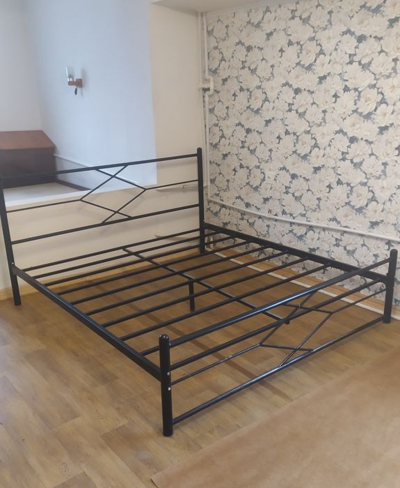 Срочно продаю разборную железную кровать