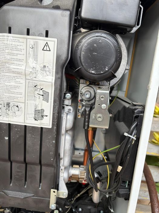 Centrala Ariston Cares premium 24 kw