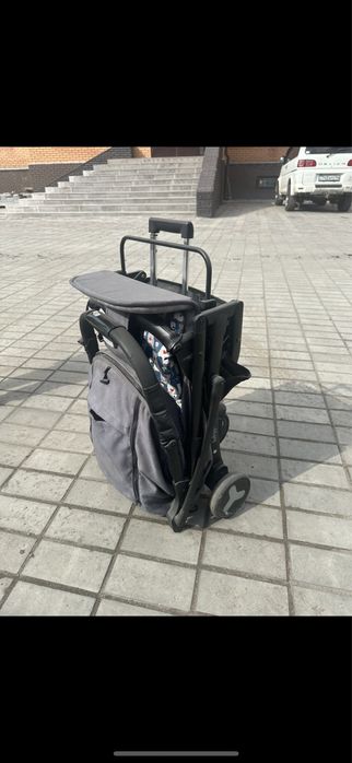 Коляска прогулочная серая