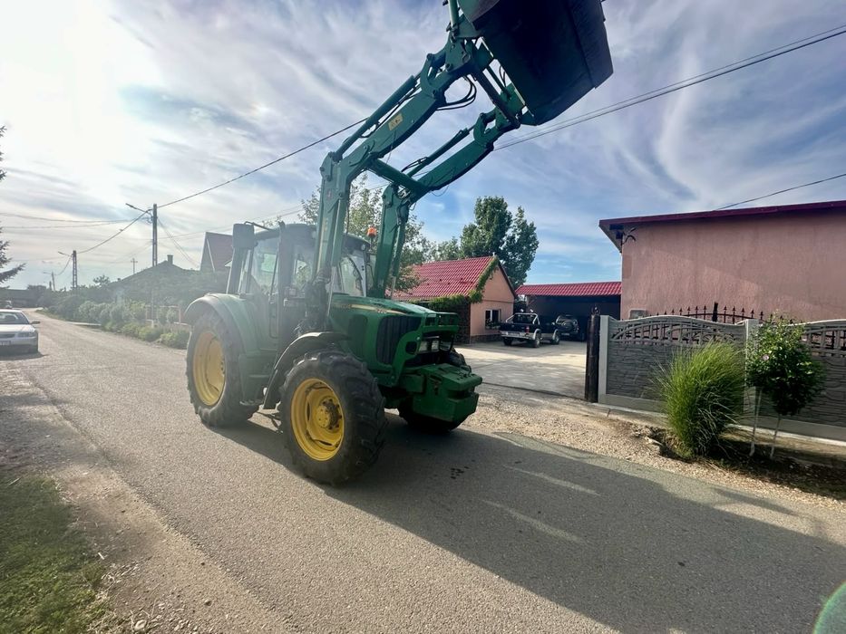 John Deere 6220 cu incarcator +cupa