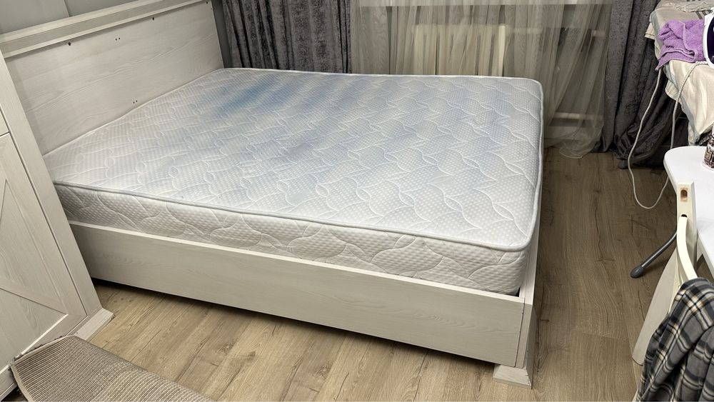 Кровать двуспальная, б/у продам