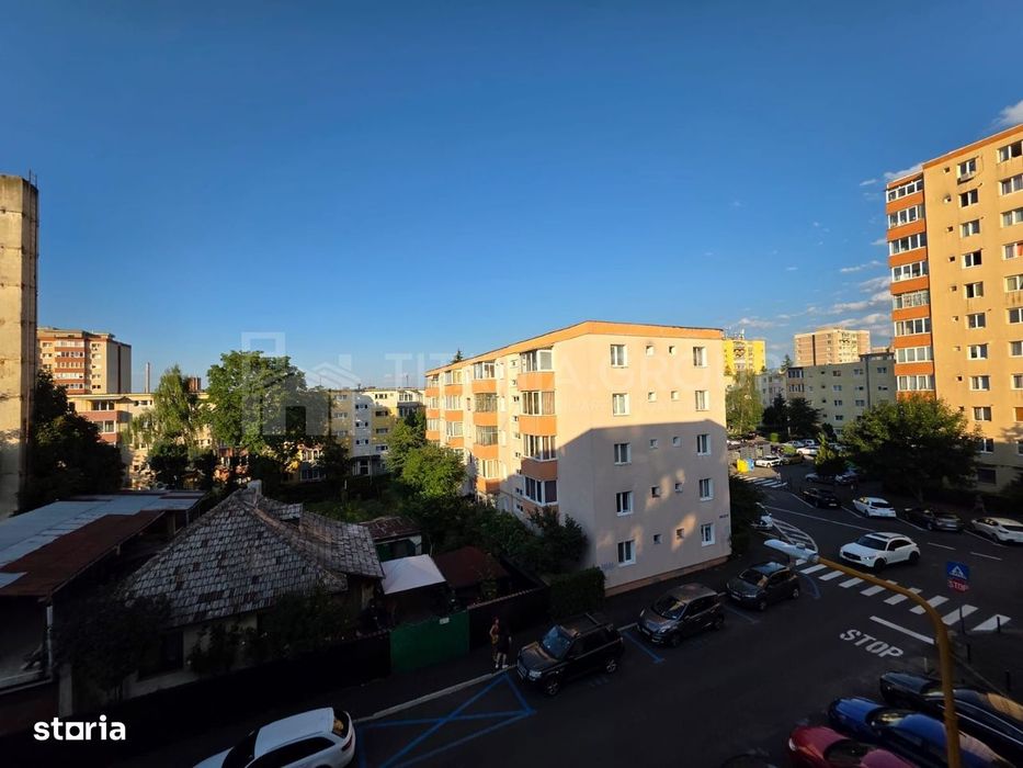 Garsonieră decomandată, etaj intermediar - zona Astra