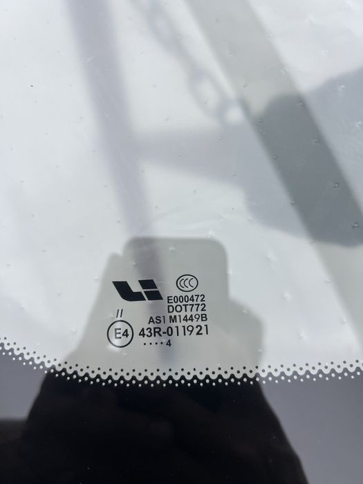 Lobovoy steklo na Li Xiang L9