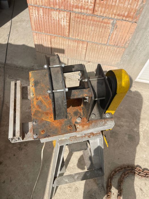 Polizor profesional cu banc