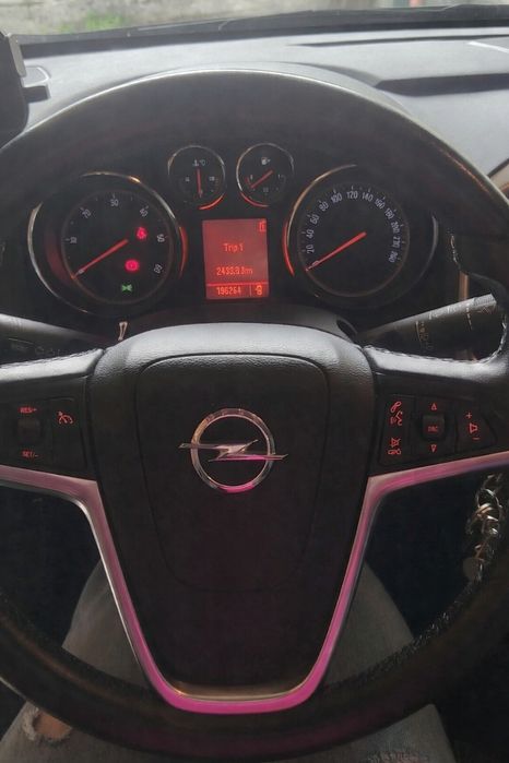 Opel Astra J 1.7 CDTI / 2010 / 196.264 km / Manuală / Senzori parcare/ Euro 5