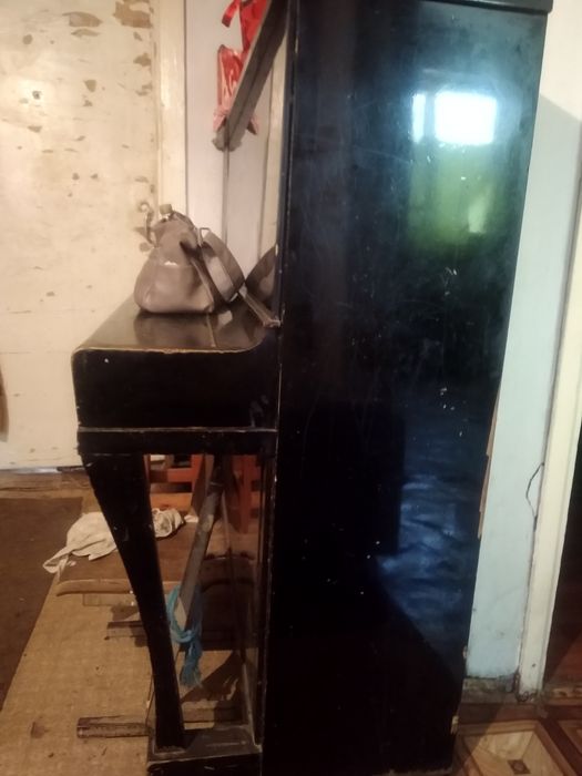 Пионино 8 Актава.19 век идеальном рабочем состояние с красного дерево.