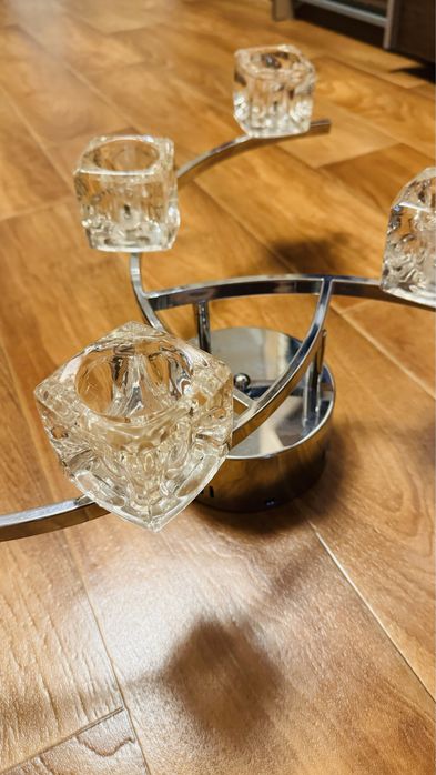 Продам люстру 6 плафонов в виде стаканов .