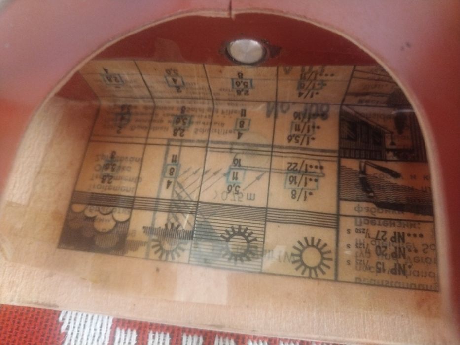 Фотоапарат СМЕНА 8   ЧИСТО НОВ! 
ЧИСТО НОВ !!! 
Оригинален кожен калъф