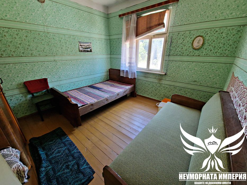 Триетажна къща с постройки 145РЗП с 194кв. в двор село Орехово