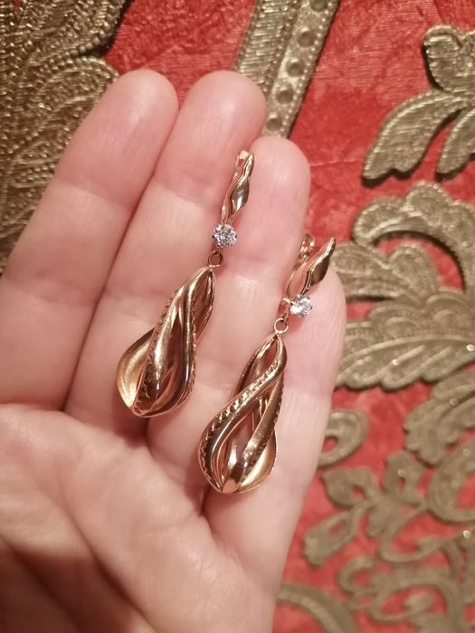 Продам золотые серьги
