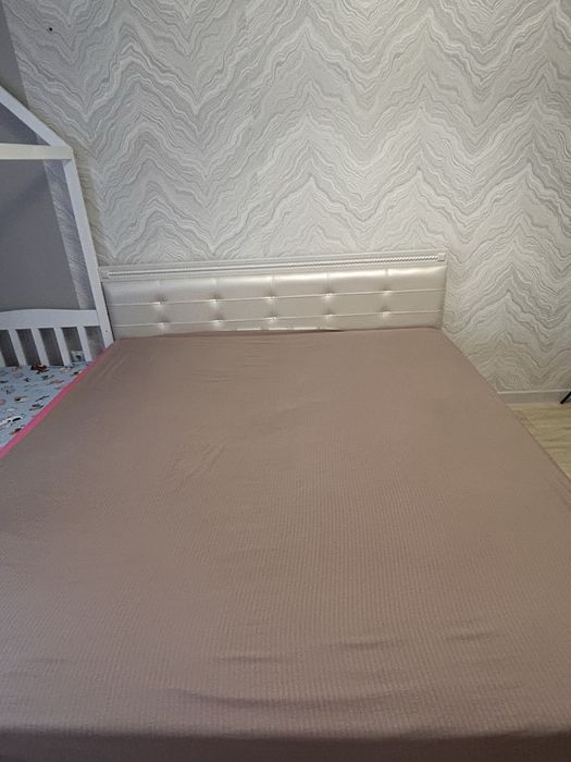 Двухспальный кровать