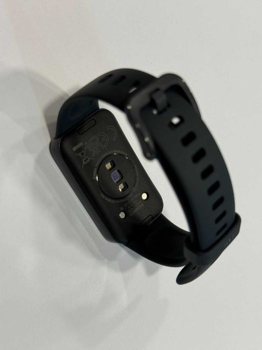 Смарт гривна HUAWEI Band 8