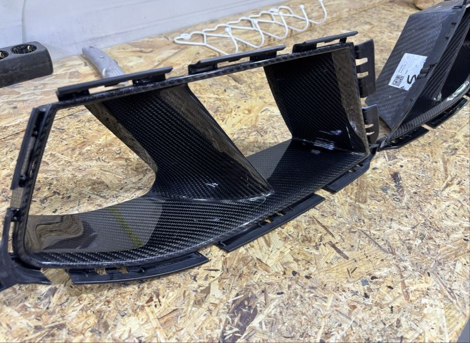 Grile laterale fibra carbon BMW M3 M4 G80 G82 etc.