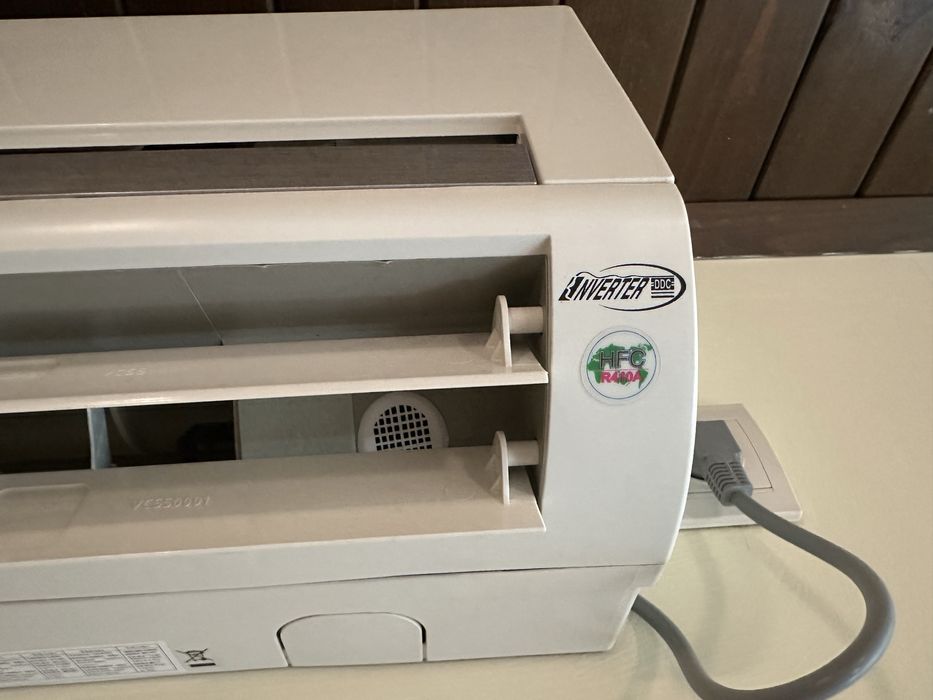 Продавам 2 броя климатици Haier Inverter