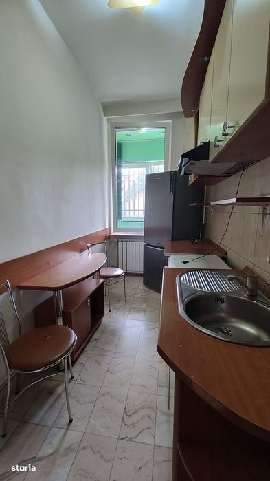 De vanzare/inchiriere apartamentin vila,zona liceul Decebal