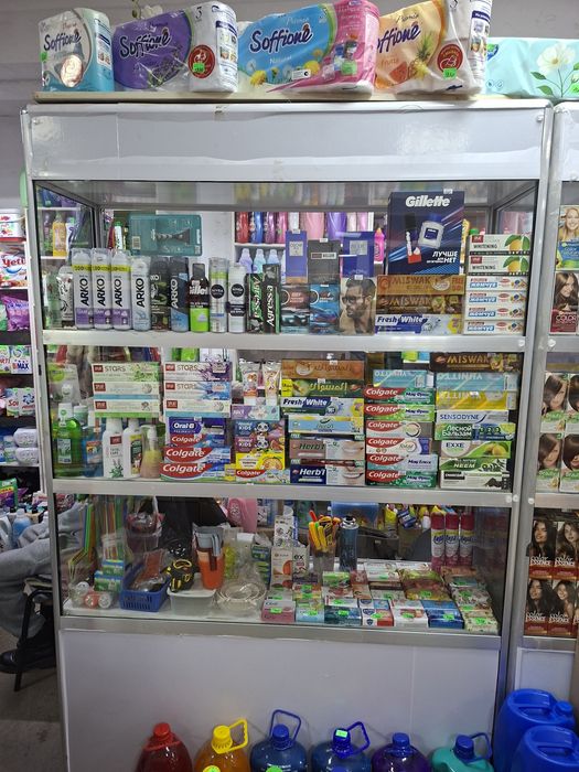 Продам витрины стеклянные