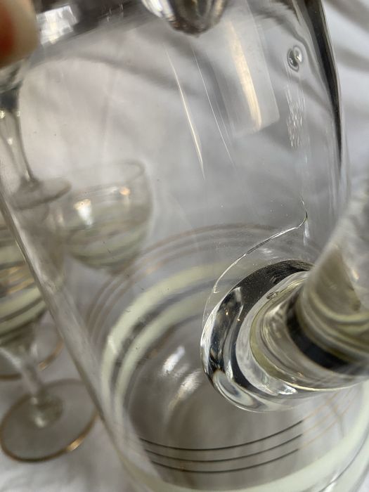 Стъклен сервиз за вино - кана и 6 броя чаши