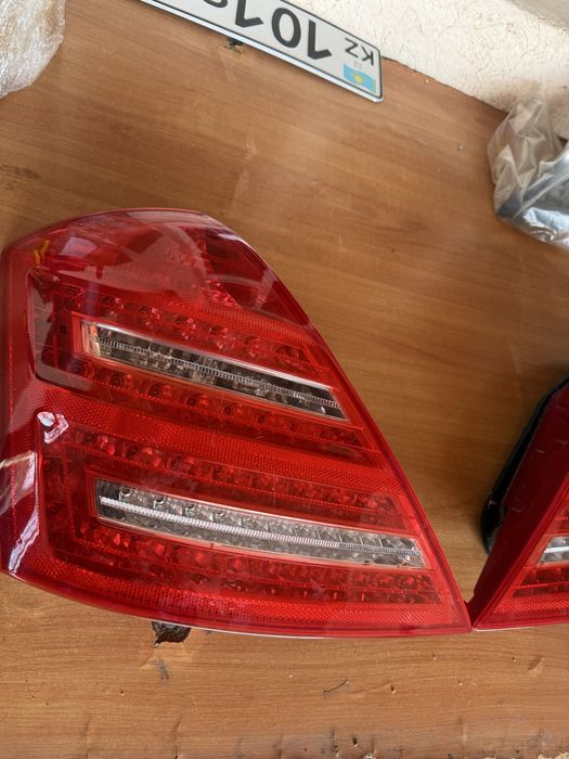 Продам задеий стоп w221 ресталинг