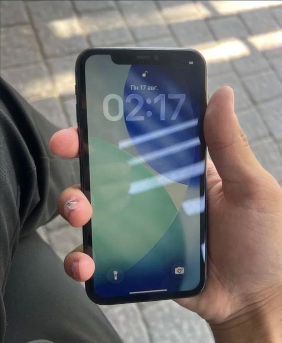 Продам iPhone 11 64GB