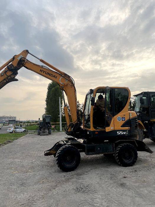 Экскаватор хундай 55 талик сотилади 2013 йил .ишлаши ало даражада.