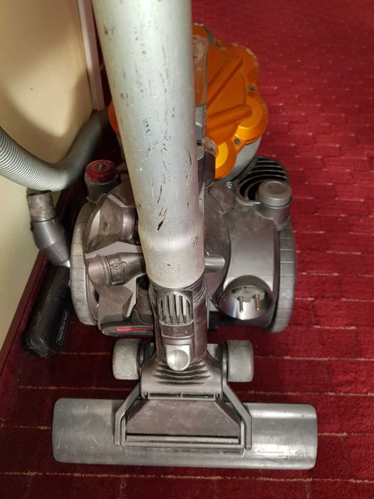 Dyson DC 19 aspirator cu fir