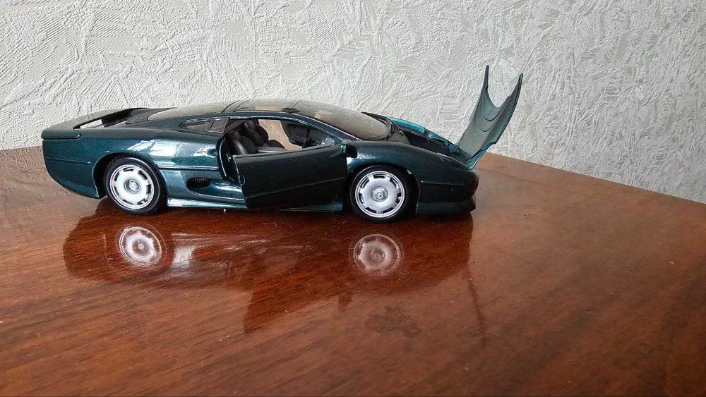 Ягуар Xj220. Масштаб 1:24