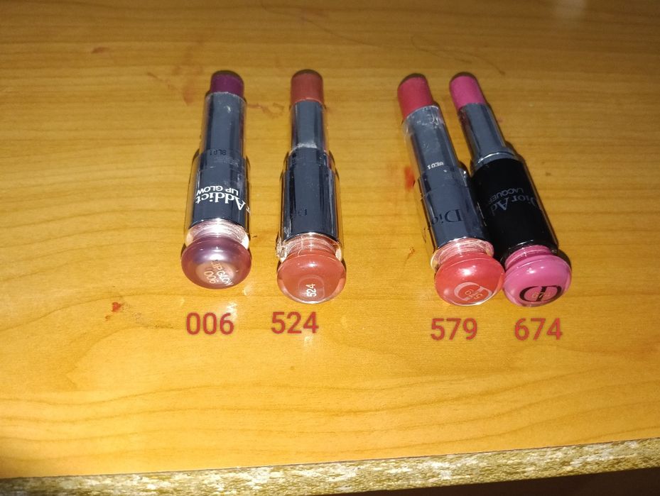 Продава червила гланцове на Диор!