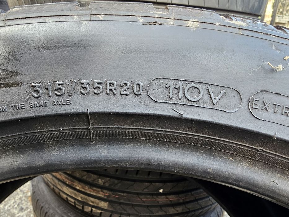 Vând  o  anvelopa de iarna michelin 315  35 20  dot 3317