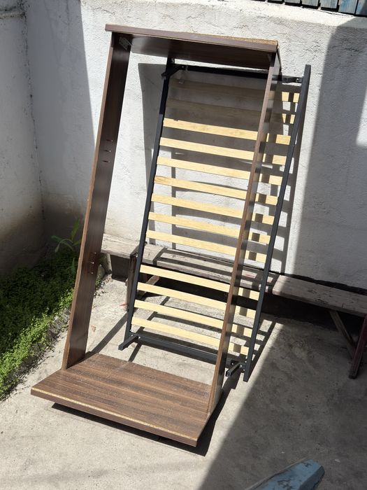 Кровать с матрасом