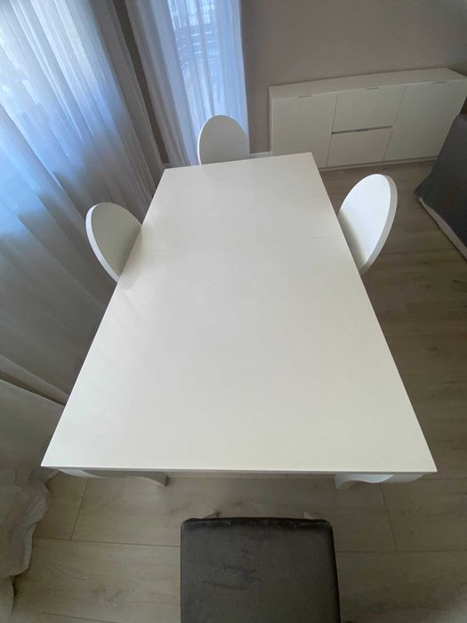 Masă dining extensibilă albă + 4 scaune