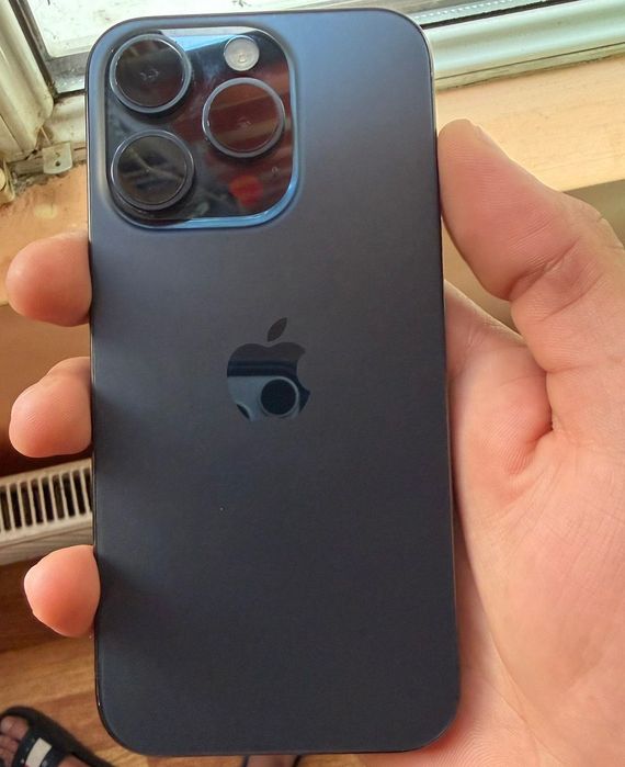 ПРОДАВА СЕ iPhone15 pro син 512 гб версия