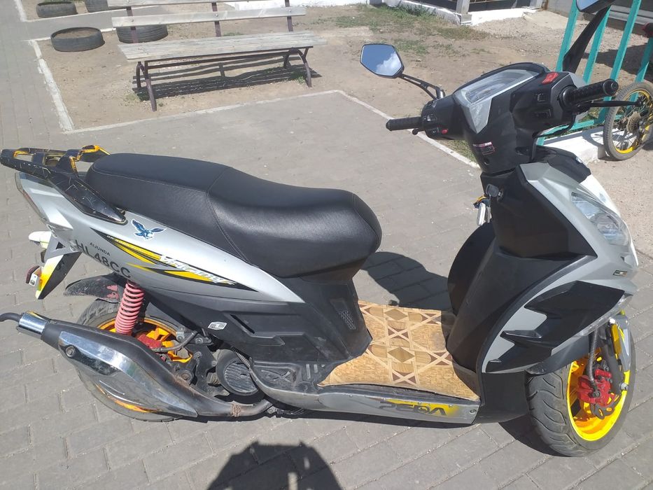 Продам скутор 150 кубиков 150.000