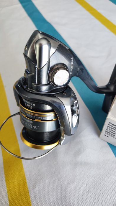 Vând mulineta Shimano Twin power 2500 FC