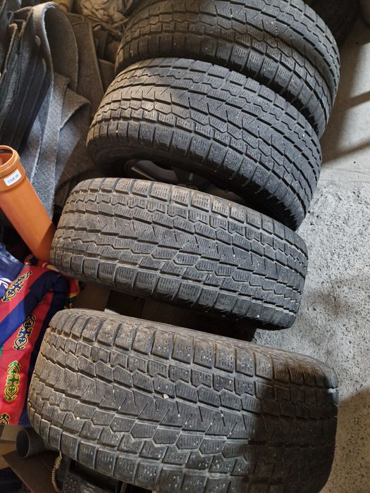 Продам шины  тойота ландкрузер