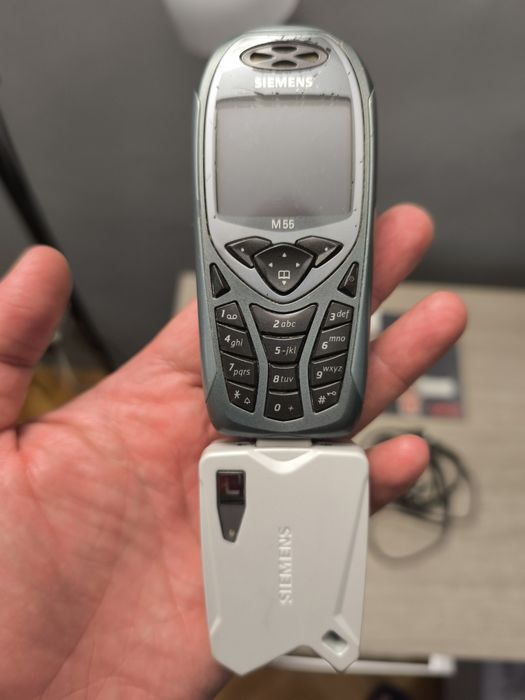 Telefon Siemens M55 nefunctional inclusiv cameră foto externa pentru colectionari