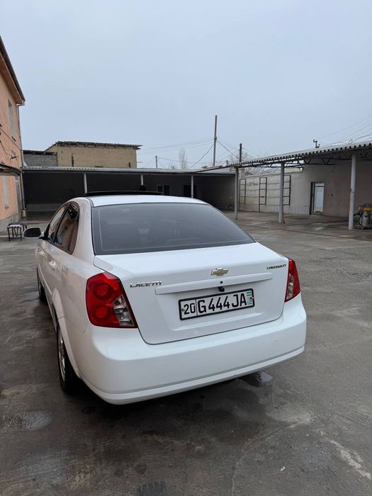 LACETTI 2010 sotiladi