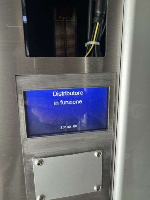 Vand  automat vending sucuri fas 1050 generatie noua cu garantie