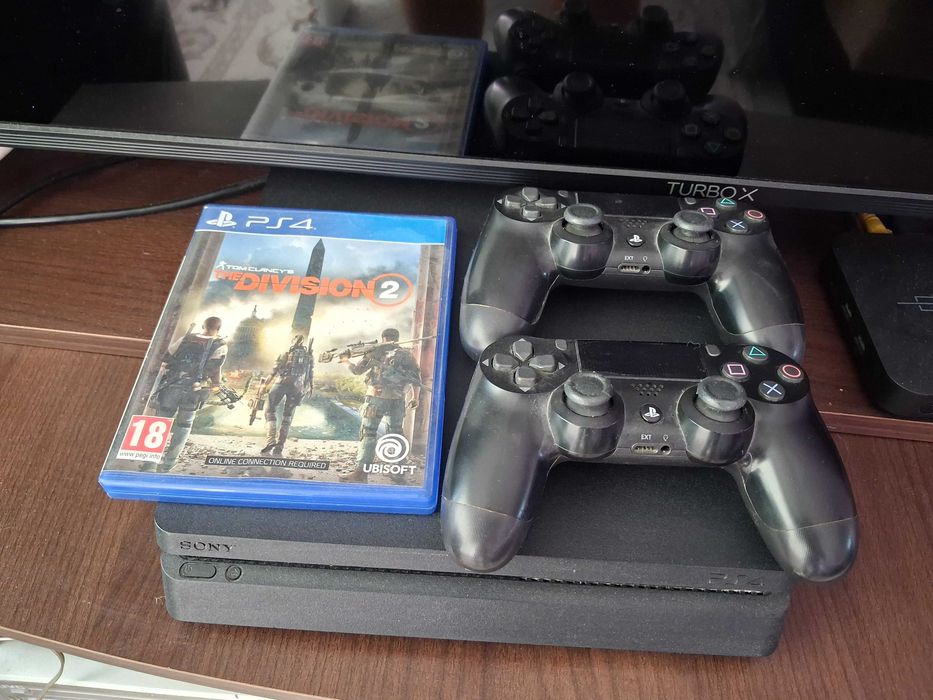 PS4 Slim 500 GB с два джойстика и 1 игрa
