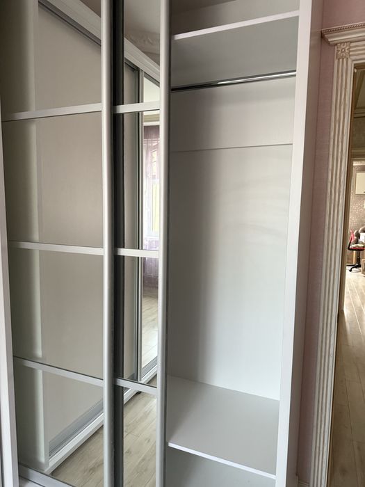 Шкаф-купе, зеркальные двери, высота 240, ширина 160, глубина 60