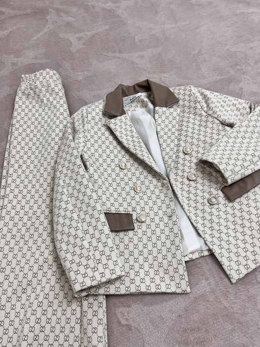 Брючный костюм для девочки